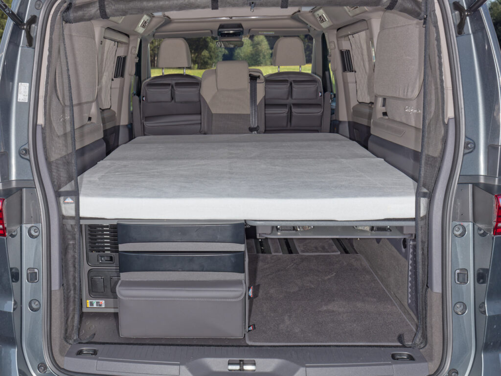 iXTEND fitted sheet T7 plush white VW T7 Beach Camper folding bed