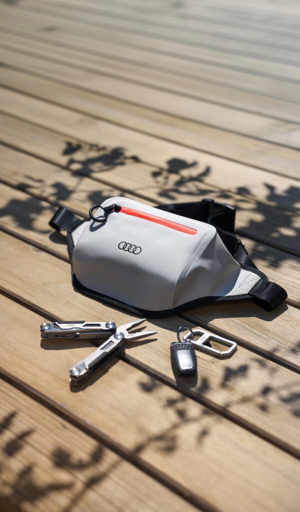 Audi Multitool silber Edelstahl kompakt für unterwegs