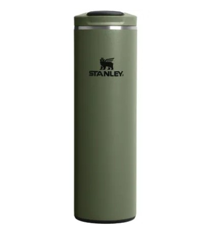 Stanley AeroLight Thermobecher Dried Pine im Getränkehalter eines VW California