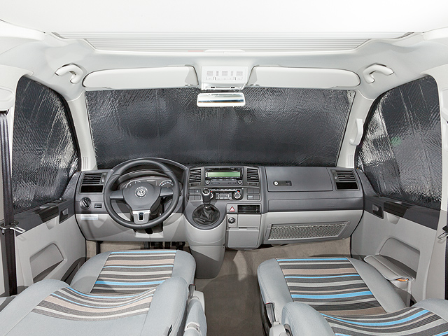 BRANDRUP ISOLITE Inside an den Fahrerhausfenstern eines VW T5 mit PKW-Verkleidung